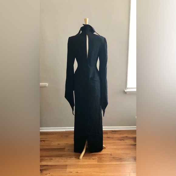 Rare Designer Lloyd Klein long black-crêpe gown. - Picture 2 of 10